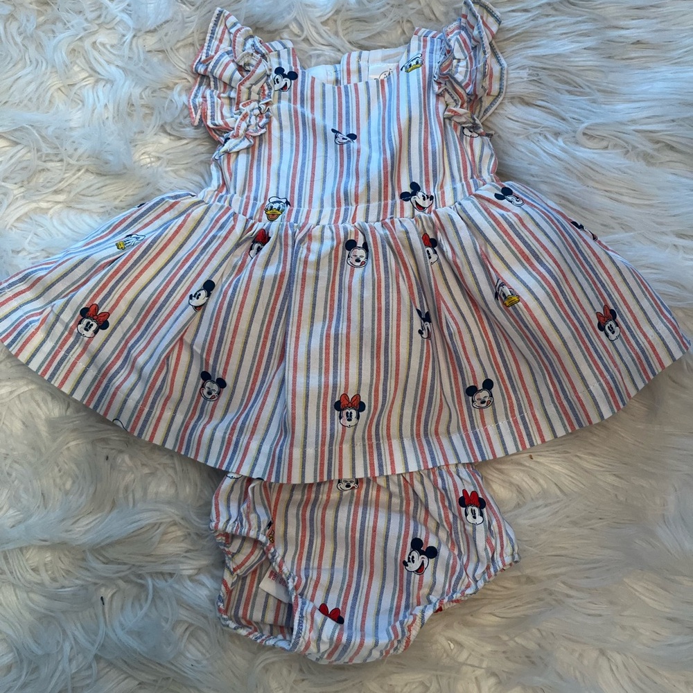 Disney outfit - Picture 2 of 3